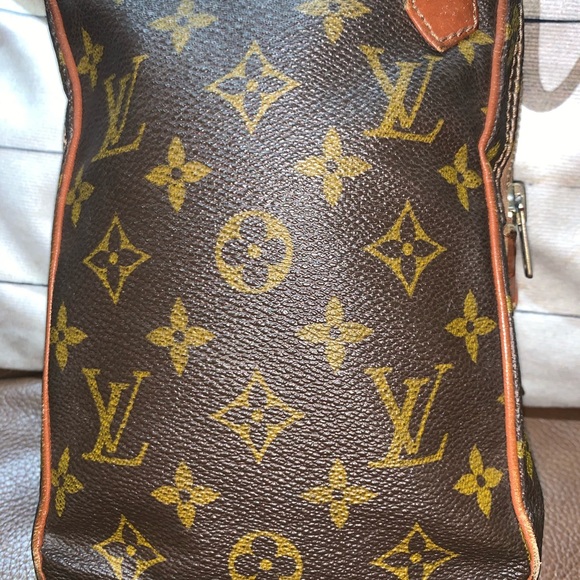 Louis Vuitton Amazon Crossbody - Picture 9 of 17